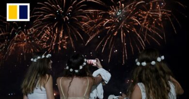 World ushers in New Year with dazzling fireworks display