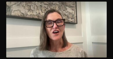 BREAKING: Supreme Court Kills Trump Tariffs — Cathie Wood Reacts LIVE