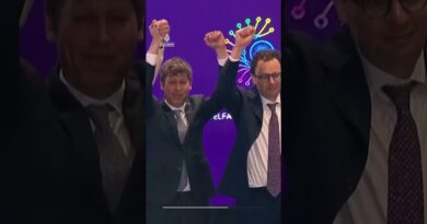 OpenAI and Anthropic CEOs refuse to hold hands at India AI summit | #AJ shorts