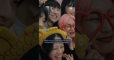 Are you scrolling away your happiness? | DW News