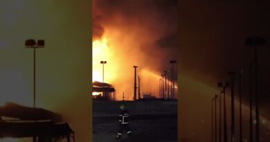 Fuel tank fire rages in Bahrain after Iranian attack | AJ #shorts