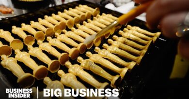 How Wolfgang Puck Dishes Out 30,000 Plates At The Oscars