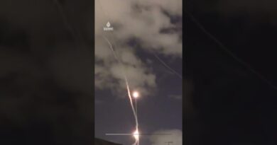 Iranian missiles over Tel Aviv prompt sirens, interceptor launches | AJ #shorts