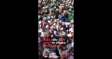 Mexico sets world record for biggest football lesson | AJ #shorts