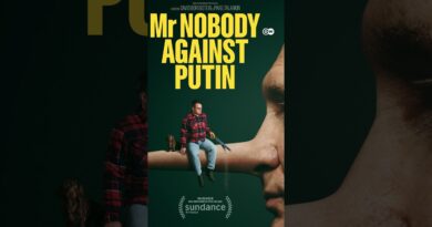 ‘Mr. Nobody Against Putin’ wins the best documentary Oscar | DW News