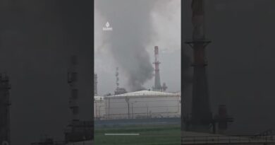 Smoke rises after Iranian missile attack on Israel oil refinery in Haifa | AJ #shorts
