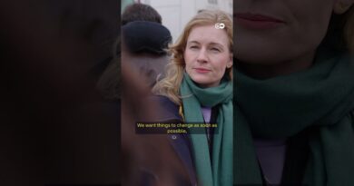 “We live in constant fear” – Iranian voices at the Turkish border | DW News