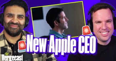 Apple CEO Tim Cook steps down | The Vergecast Livestream