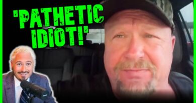 ‘PATHETIC IDIOT’: Alex Jones Audience TURNS ON HIM For Saying WHCD Dinner NOT STAGED!!