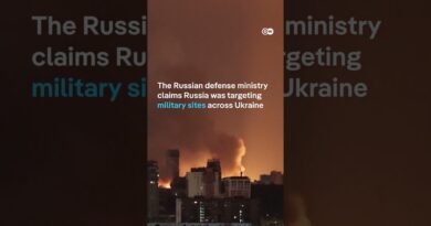 Kyiv’s historic monastery on fire following Russian attack | DW News