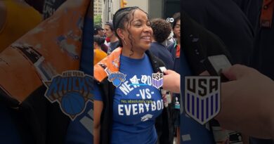New Yorkers flood streets for Knicks parade | DW News