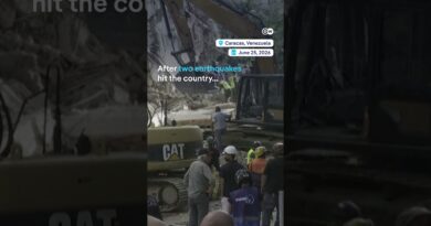 Satellite images reveal Venezuela quake destruction | DW News