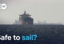 Ships begin evacuating Strait of Hormuz despite ongoing risks | DW News
