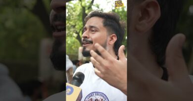 UPSC से दुखी लड़का Cockroach Protest में भड़का, बोला कम से कम सिलेबस तो बता दो!