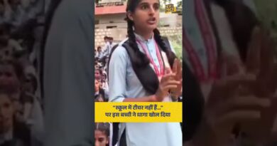 राजस्थान के जालौर में पीएमश्री सरकारी स्कूल की छात्राएं शिक्षकों की कमी के खिलाफ प्रदर्शन कर रही हैं