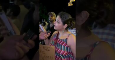 CJP Protest में आई एक टीचर ने पीएम मोदी पर लिखा स्लोगन कैमरे पर दिखाते हुए Jantar Mantar से क्या कहा