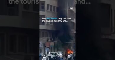 Explosions rock Damascus as French President Macron visits Syria | DW News