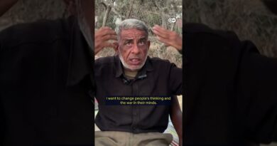 Gaza bookseller rescues books from the ruins of war | DW News