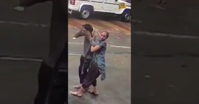 Gujarat: पानी से भरे गड्ढे में गिरा शख़्स, बुरी तरह हुआ जख्मी, CCTV से खुली पोल, Video Viral