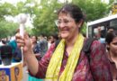 संसद तक जाके मानेंगे? Jantar Mantar से 2 बैरिकेडिंग लेयर आगे बढ़े युवा, लाठीचार्ज हुआ?