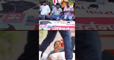 Jantar Mantar पर विरोध का क्रिएटिव अंदाज़, ढपली बजा गाना गाते युवाओं ने क्या तंज कसा?