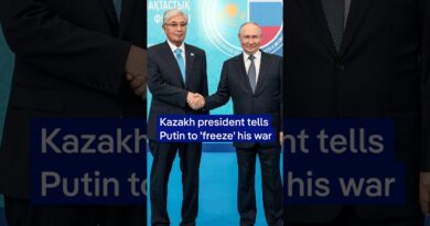 Kazakh president tells Putin to ‘freeze’ his war | DW News
