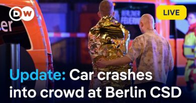 Live update: Vehicle crashes into Berlin Pride parade crowd | DW News