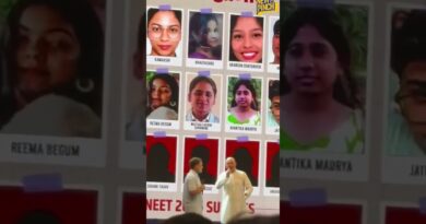 Neet Paper Leak में बेटी खो चुके पिता Rahul Gandhi से गले मिल रोने लगे…