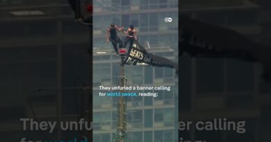 Russian daredevils arrested after climbing Empire State spire | DW News