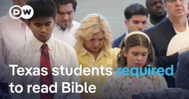 Texas to require public school students to read Bible stories | DW News