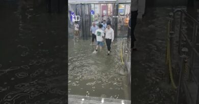Torrential rain triggers heavy flooding in Shanghai