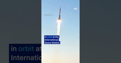 US and Russia send space crew into orbit | DW News