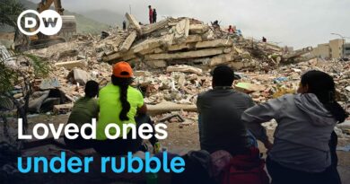 Venezuela earthquake: Families continue desperate search for loved ones | DW News