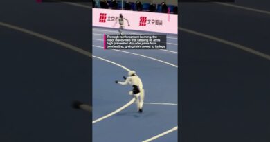 Such quirky running style, but does it actually serve the physics?🤖