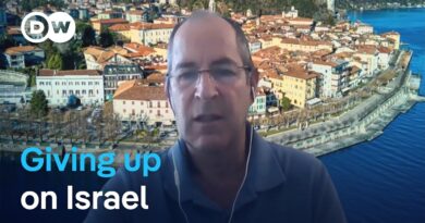 Why a lifelong Israel activist is has left his country for good | DW News