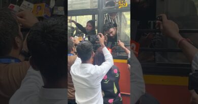 ‘4 को अकेले देख लूंगी’ CJP Protest में मीडिया को पुलिस ने जबरन उठाया? गुस्साई महिला क्या बोली?
