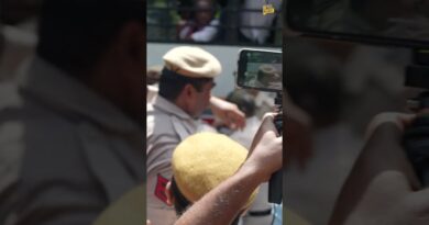 प्रदर्शनकारियों को घसीटती पुलिस. SIR के खिलाफ दिल्ली में पुलिस और प्रदर्शनकारी आमने सामने