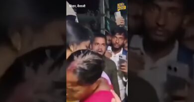 Bihar Vaishali नाव हादसे में मृतकों के परिजनों से मिलने पहुंची वैशाली DM वर्षा सिंह.