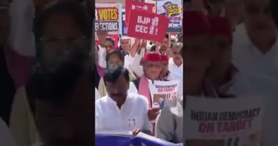 ECI के खिलाफ Akhilesh Yadav भी ‘Save Democracy March’ में पार्टी सांसदों के साथ शामिल
