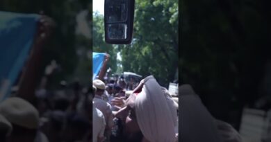 Gyanesh Kumar के खिलाफ विरोध प्रदर्शन में पुलिस- NSUI आमने- सामने, बस के सामने आ हुए खड़े