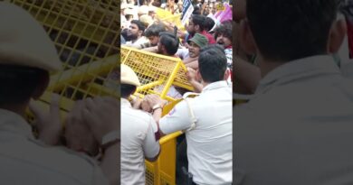Jantar Mantar के पास टूटे बैरिकेड, CEC Gyanesh Kumar के खिलाफ प्रदर्शनाकारियों ने क्या किया?