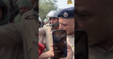Jantar Mantar पर News Pinch को छात्रों से बाद करने से रोकती Delhi Police कैमरे में हुई कैद