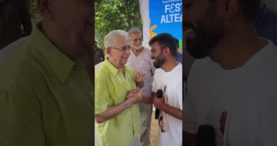 Naseeruddin Shah ने मुंबई में CJP फाउंडर Abhijeet Dipke से मुलाकात की और उन्हें गले लगाया