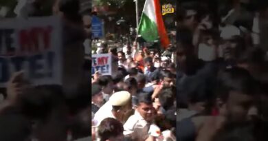 SIR और CEC Gyanesh Kumar के मुद्दे को लेकर INDIA गठबंधन के सांसदों ने संसद से EC तक मार्च शुरू किया